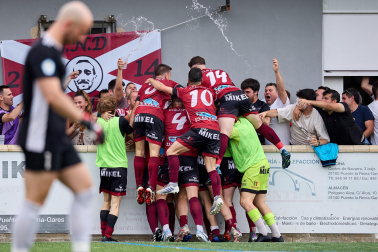 Fotos del ascenso del Gares a Tercera División.