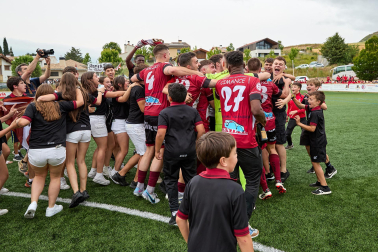 Fotos del ascenso del Gares a Tercera División.