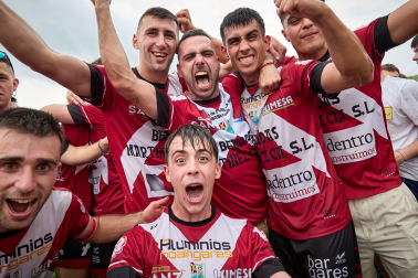 Fotos del ascenso del Gares a Tercera División.