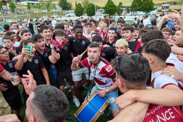 Fotos del ascenso del Gares a Tercera División.