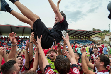 Fotos del ascenso del Gares a Tercera División.