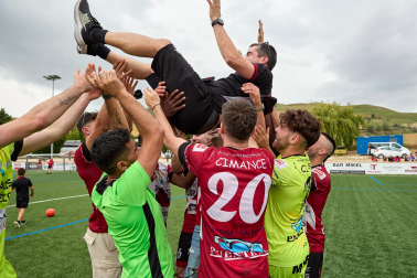 Fotos del ascenso del Gares a Tercera División.