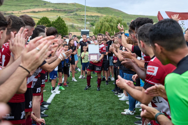 Fotos del ascenso del Gares a Tercera División.
