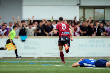 Fotos del ascenso del Gares a Tercera División.
