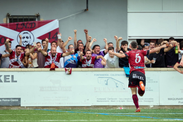 Fotos del ascenso del Gares a Tercera División.