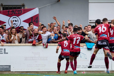 Fotos del ascenso del Gares a Tercera División.