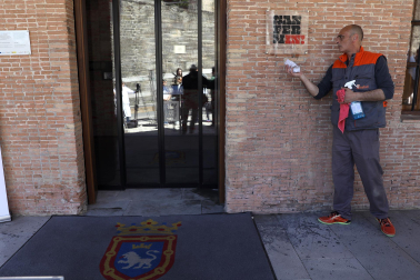 Fotos de la presentación del 'Espacio SanFermIN Espazioa', ubicado en el Cuerpo de Guardia de Santo Domingo en Pamplona. /