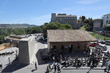 Fotos de la presentación del 'Espacio SanFermIN Espazioa', ubicado en el Cuerpo de Guardia de Santo Domingo en Pamplona. /