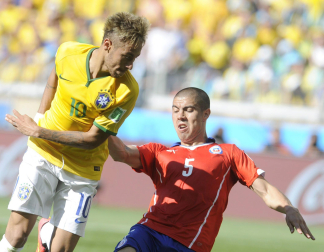 'Gato' Silva, junto a Neymar en Brasil 2014.