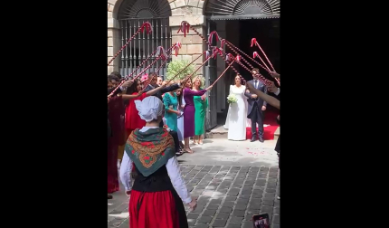 Vídeo con el aurresku en la boda de Jon Gondán y Amaia Larraya