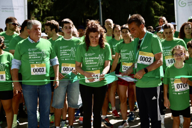 Fotos de la X Marcha contra el Cáncer en Pamplona.