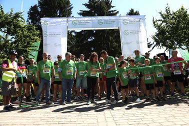 Fotos de la X Marcha contra el Cáncer en Pamplona.
