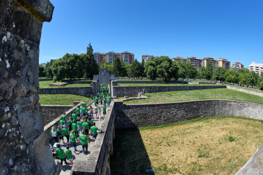 Fotos de la X Marcha contra el Cáncer en Pamplona.