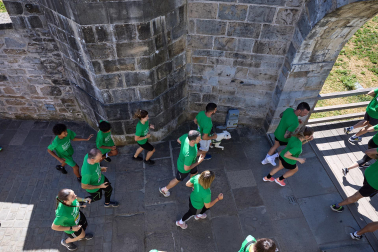 Fotos de la X Marcha contra el Cáncer en Pamplona.