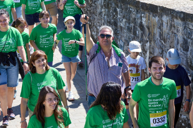 Fotos de la X Marcha contra el Cáncer en Pamplona.