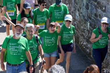 Fotos de la X Marcha contra el Cáncer en Pamplona.