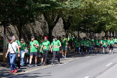 Fotos de la X Marcha contra el Cáncer en Pamplona.