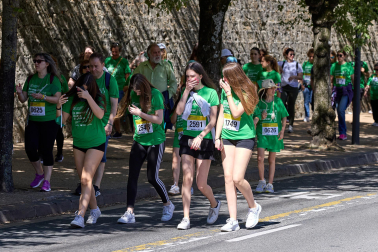 Fotos de la X Marcha contra el Cáncer en Pamplona.