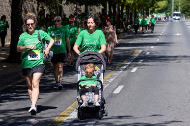 Fotos de la X Marcha contra el Cáncer en Pamplona.
