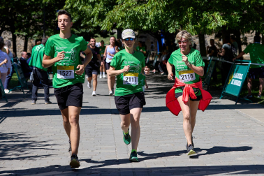 Fotos de la X Marcha contra el Cáncer en Pamplona.