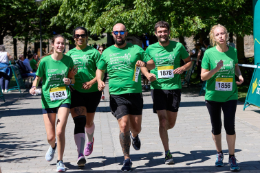 Fotos de la X Marcha contra el Cáncer en Pamplona.