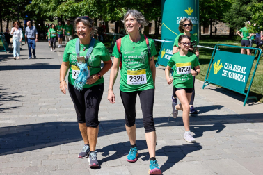 Fotos de la X Marcha contra el Cáncer en Pamplona.
