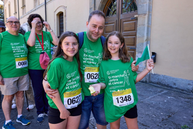 Fotos de la X Marcha contra el Cáncer en Pamplona.