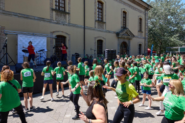 Fotos de la X Marcha contra el Cáncer en Pamplona.