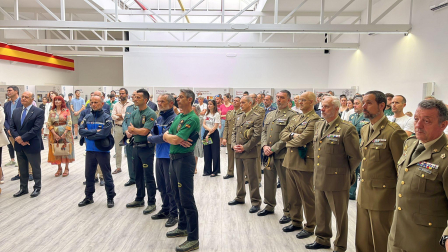 Fotos de la I Jornada de Seguridad en la Montaña del GREIM en Pamplona y de la exhibición de rescate con helicóptero. /
