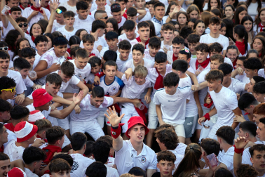 Fotos del chupinazo de las fiestas de Mutilva 2024.