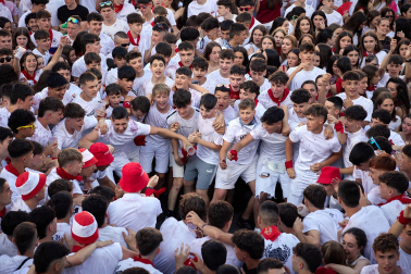 Fotos del chupinazo de las fiestas de Mutilva 2024.