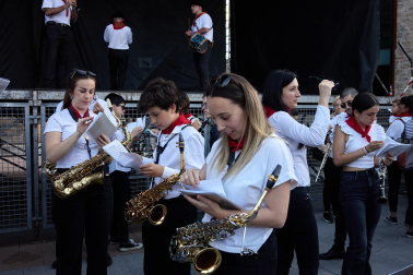 Fotos del chupinazo de las fiestas de Mutilva 2024.