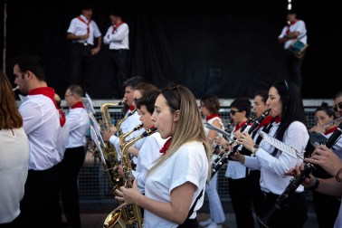 Fotos del chupinazo de las fiestas de Mutilva 2024.