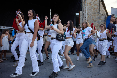 Fotos del chupinazo de las fiestas de Mutilva 2024.