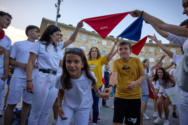 Fotos del chupinazo de las fiestas de Mutilva 2024.