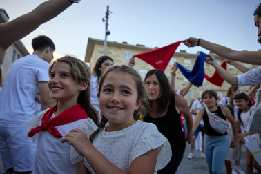 Fotos del chupinazo de las fiestas de Mutilva 2024.