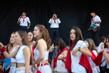 Fotos del chupinazo de las fiestas de Mutilva 2024.