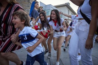 Fotos del chupinazo de las fiestas de Mutilva 2024.