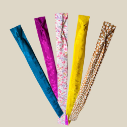 Algunos de los lazos hechos a mano de la colección de Delïa Clothimg.