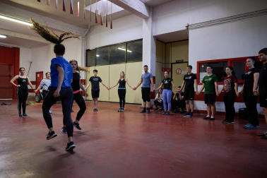 Fotos del ensayo del grupo de danzas Duguna y la Pamplonesa, previo al concierto del sábado./