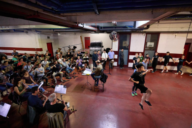 Fotos del ensayo del grupo de danzas Duguna y la Pamplonesa, previo al concierto del sábado./