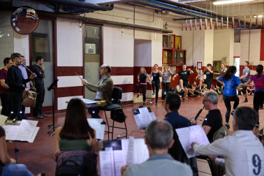 Fotos del ensayo del grupo de danzas Duguna y la Pamplonesa, previo al concierto del sábado./