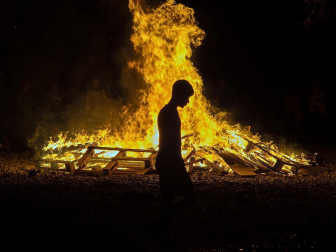 Fotos de las hogueras de San Juan en Estella.