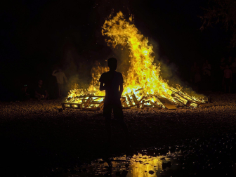 Fotos de las hogueras de San Juan en Estella.