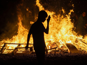 Fotos de las hogueras de San Juan en Estella.