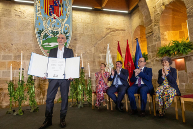 Gala de entrega del Premio Príncipe de Viana de la Cultura 2024 a Alfredo Sanzol