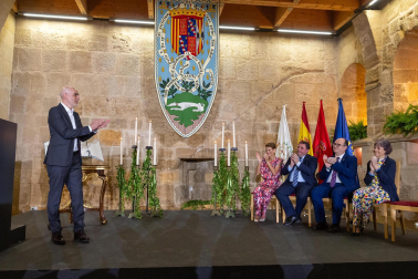 Gala de entrega del Premio Príncipe de Viana de la Cultura 2024 a Alfredo Sanzol