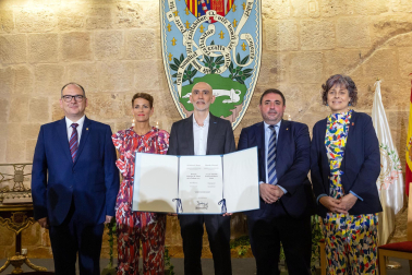 Gala de entrega del Premio Príncipe de Viana de la Cultura 2024 a Alfredo Sanzol