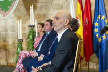 Gala de entrega del Premio Príncipe de Viana de la Cultura 2024 a Alfredo Sanzol