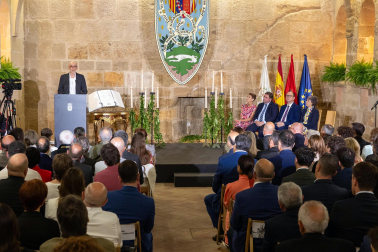 Gala de entrega del Premio Príncipe de Viana de la Cultura 2024 a Alfredo Sanzol